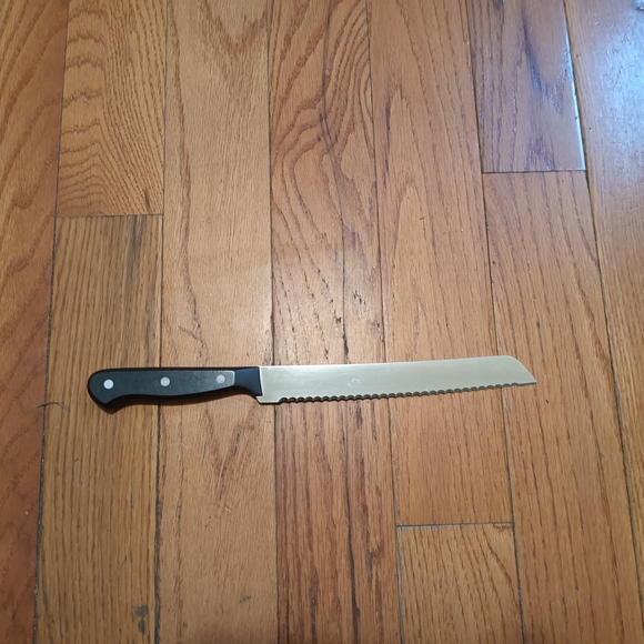 Serrated Bread Knife with Black Handle - Picture 1 of 2